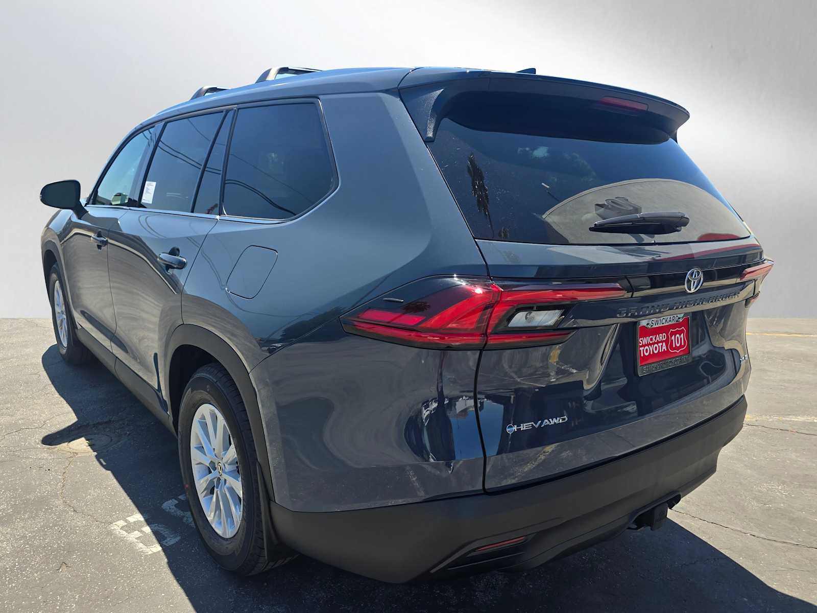 View vehicle photo 4