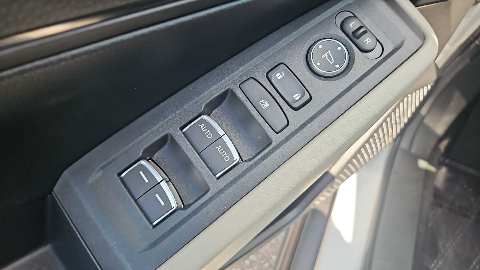 2025 Honda Accord LX - Photo 15