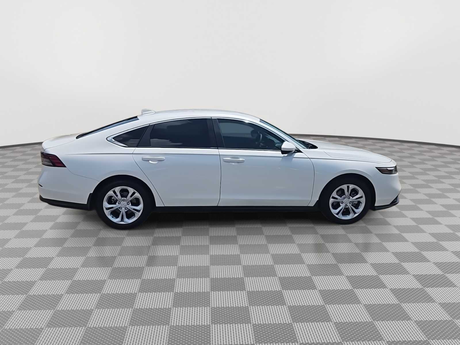 2025 Honda Accord LX - Photo 9