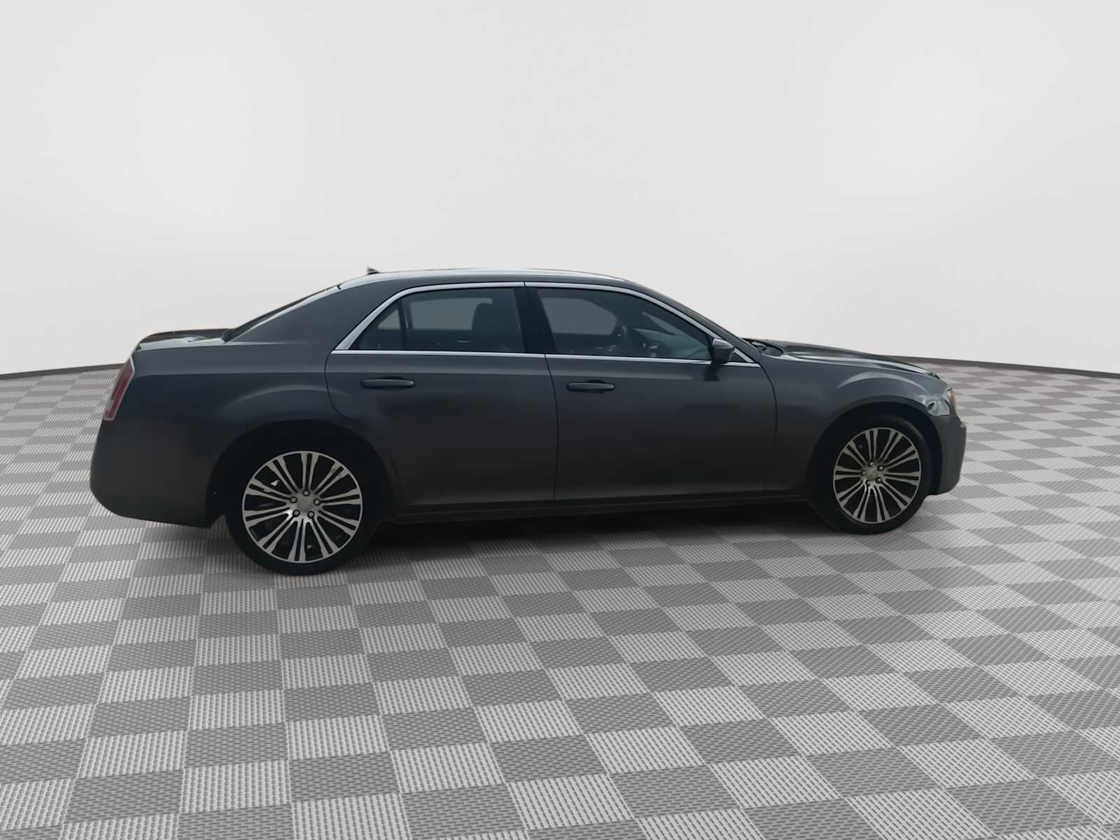 2013 Chrysler 300 300S 9