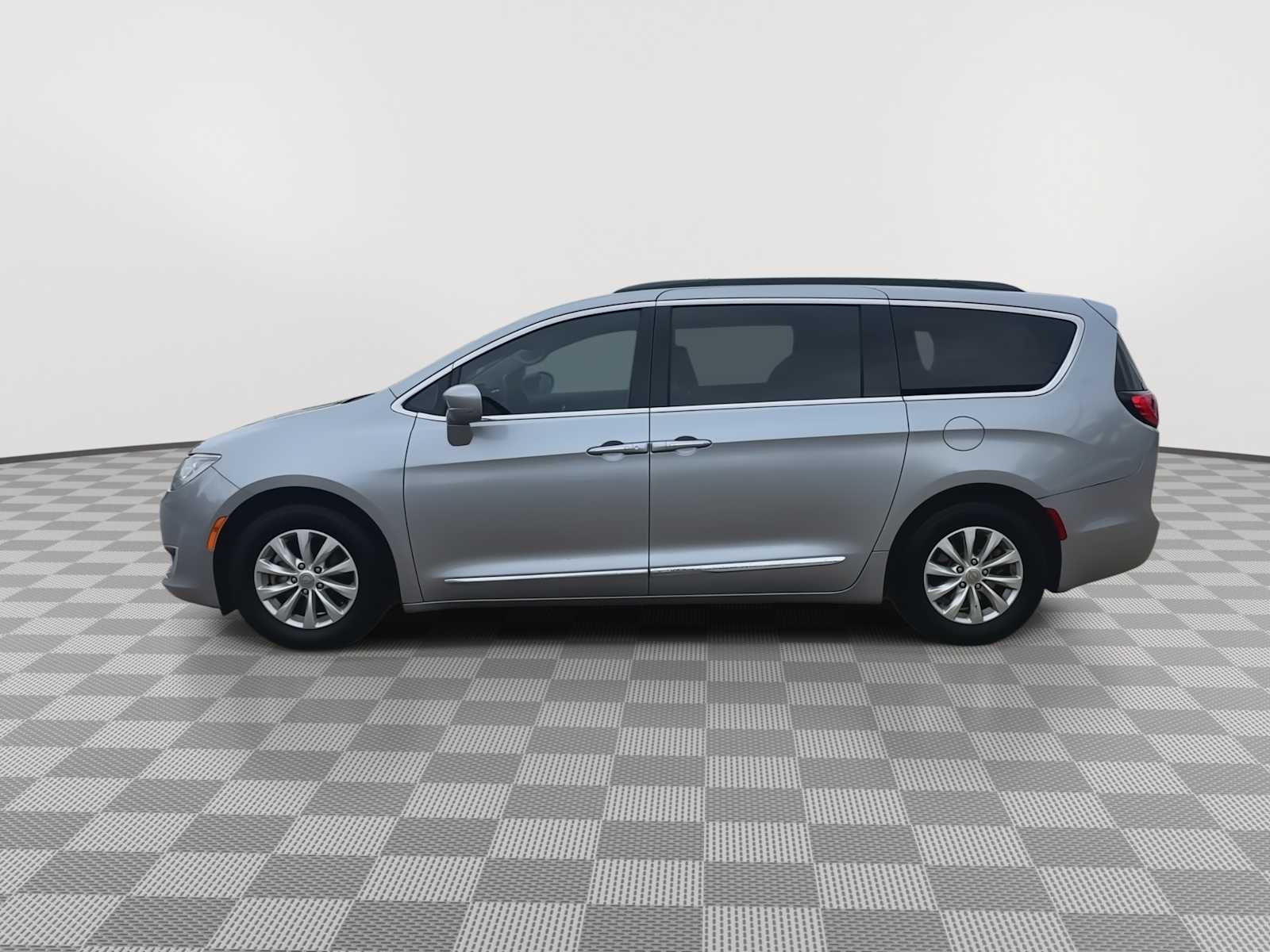 2017 Chrysler Pacifica TOURING L 5