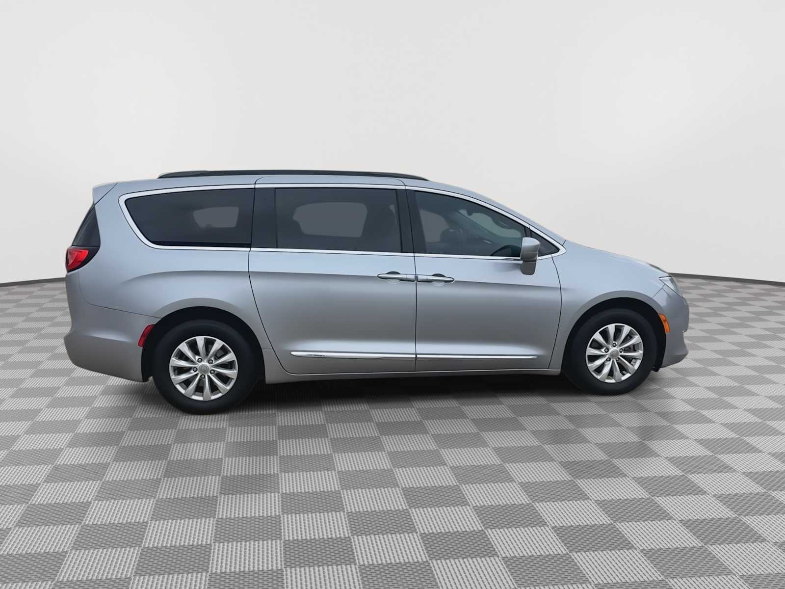 2017 Chrysler Pacifica TOURING L 9