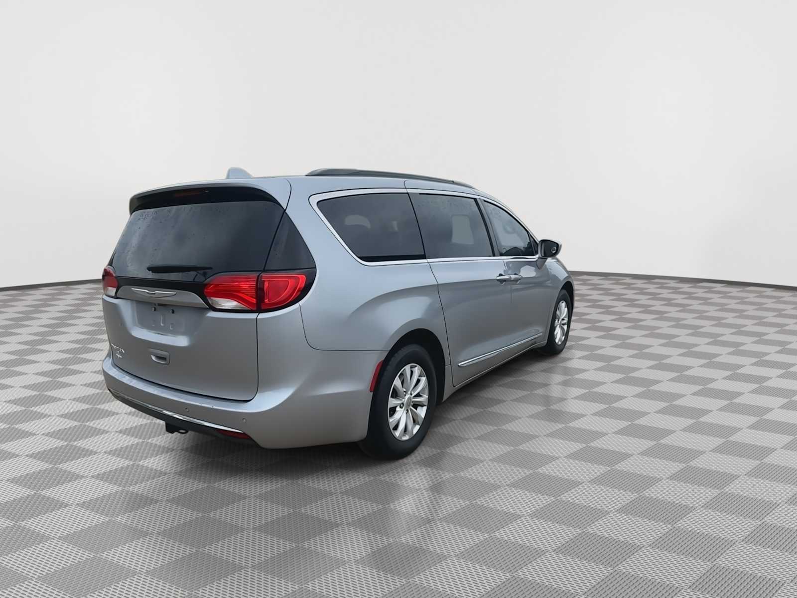 2017 Chrysler Pacifica TOURING L 8