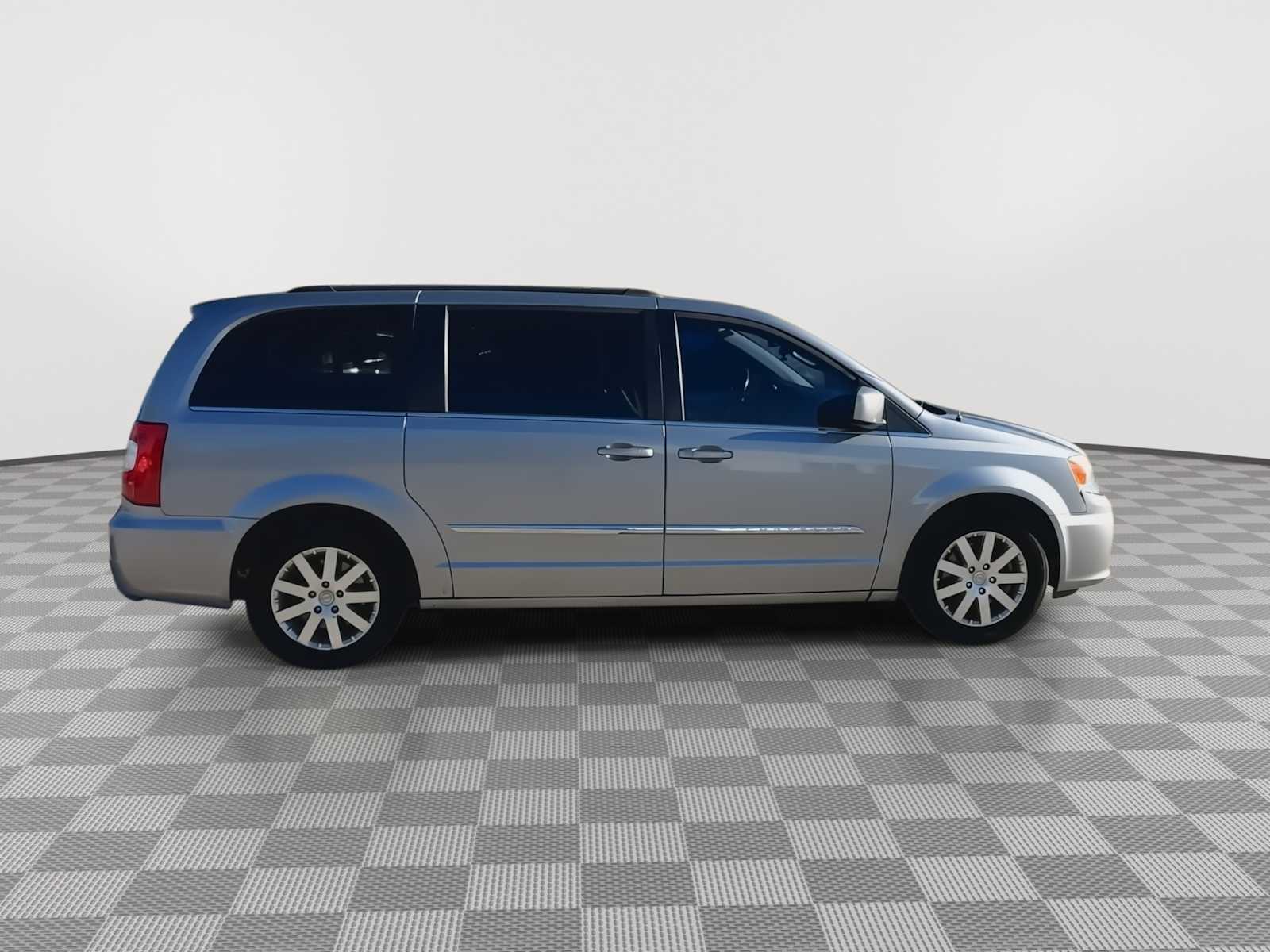 2015 Chrysler Town & Country Touring 9