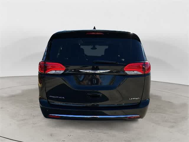 2018 Chrysler Pacifica Limited 4