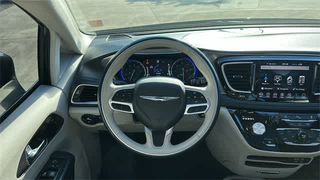 2018 Chrysler Pacifica Limited 13