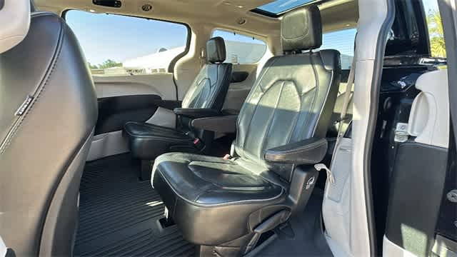 2018 Chrysler Pacifica Limited 17