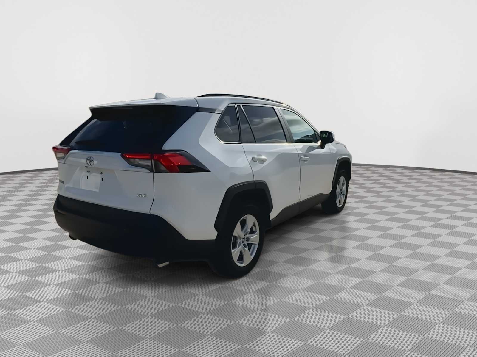 2021 Toyota RAV4 XLE 8