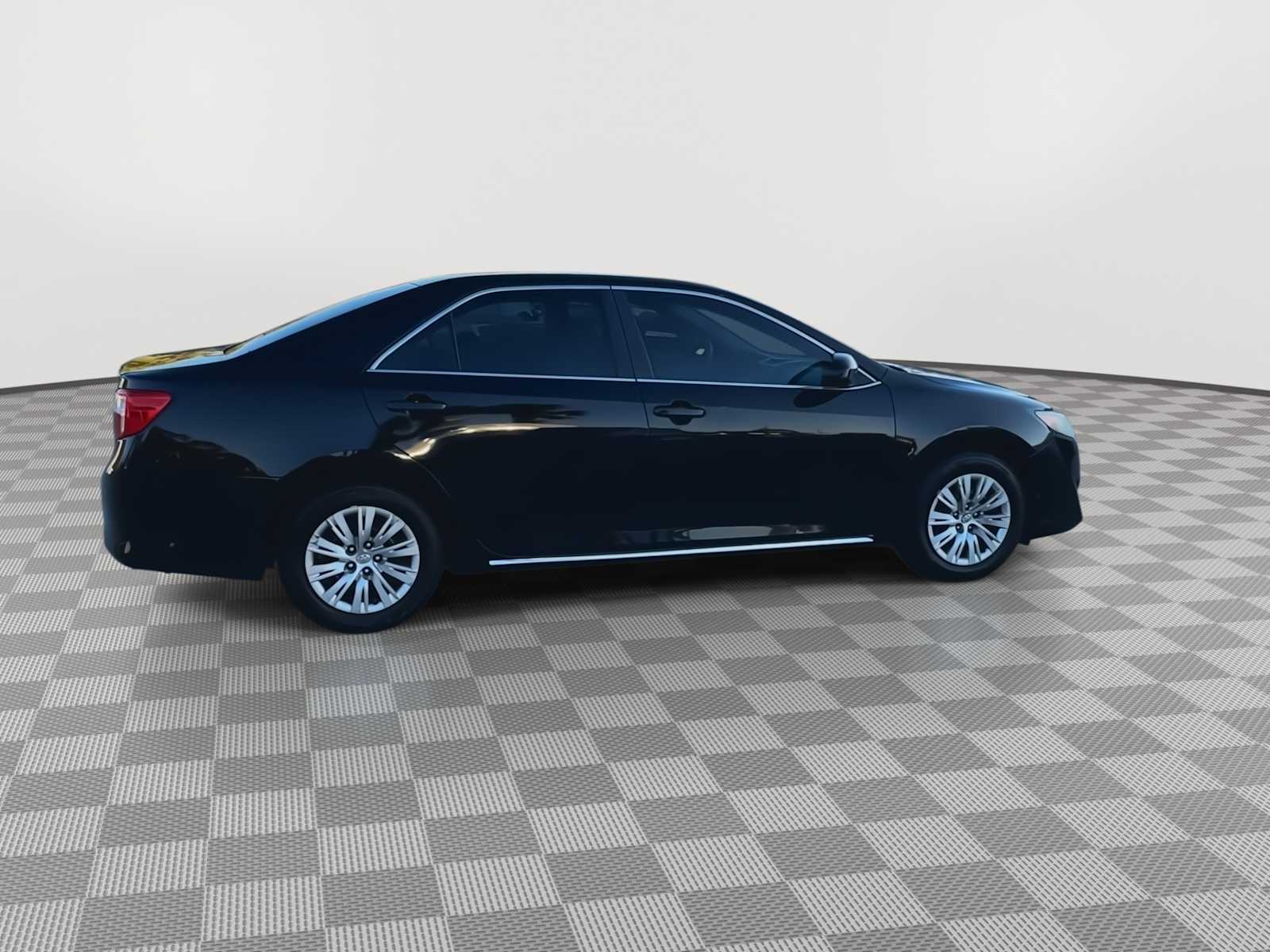 2013 Toyota Camry LE 9