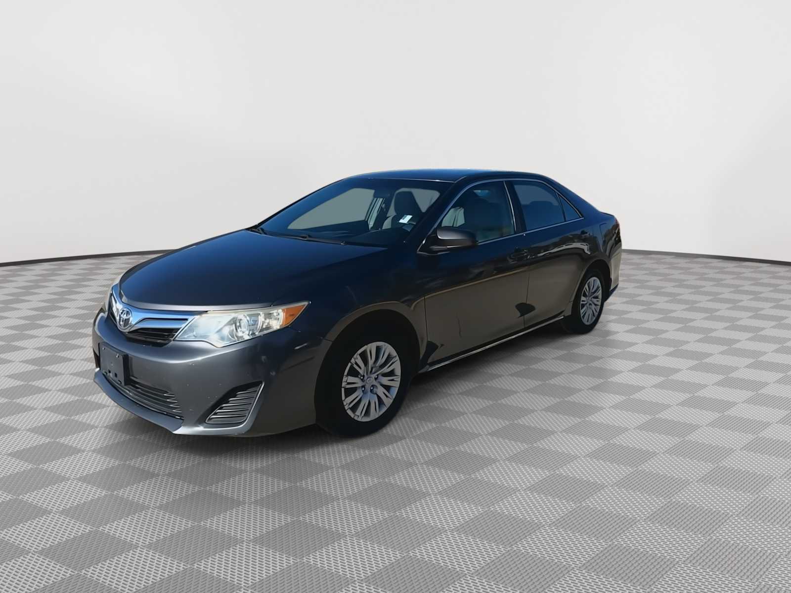 2013 Toyota Camry LE 4