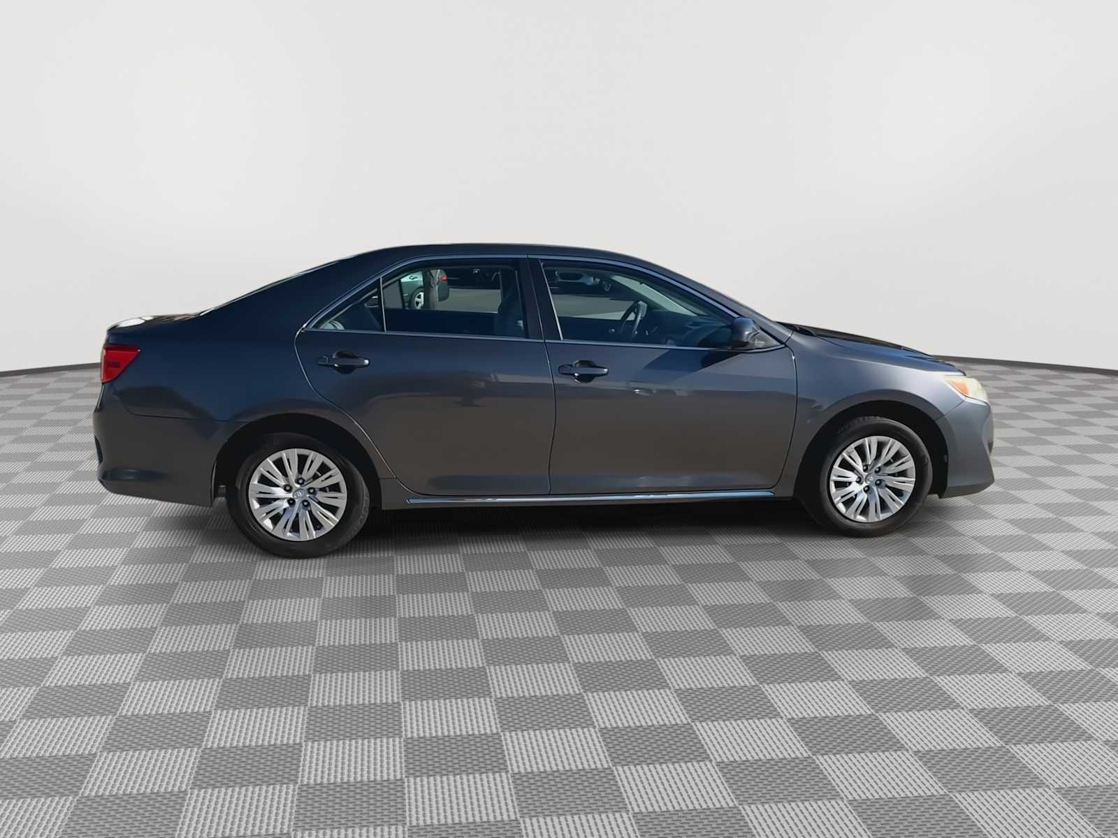 2013 Toyota Camry LE 9