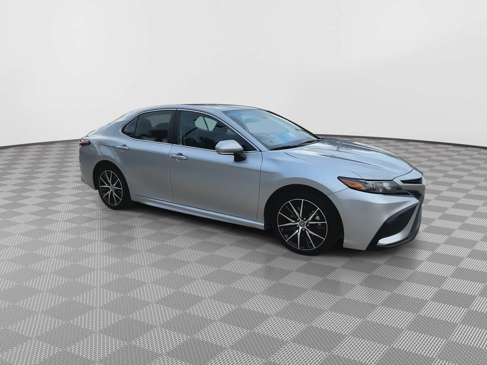 2022 Toyota Camry SE 2