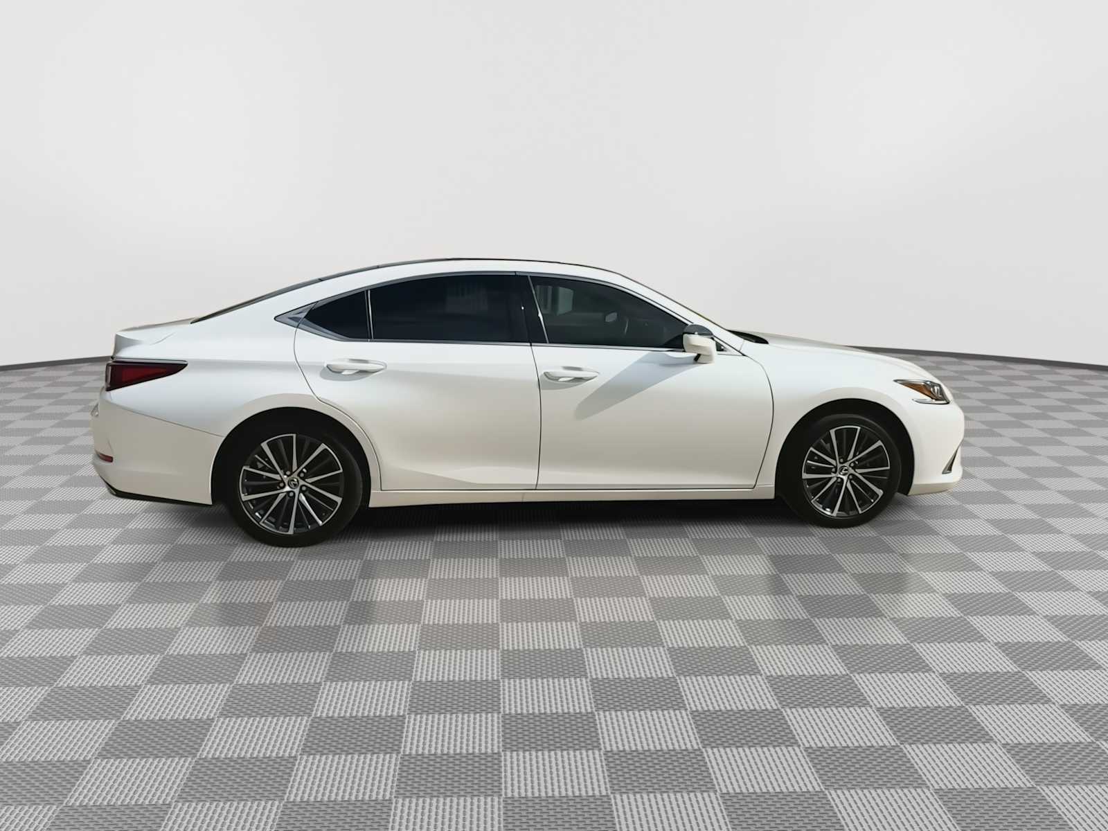 2023 Lexus ES  9