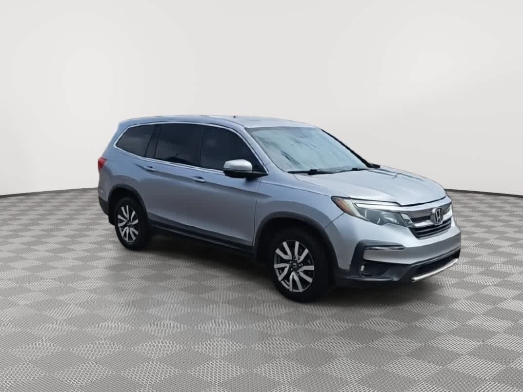 View vehicle photo 2