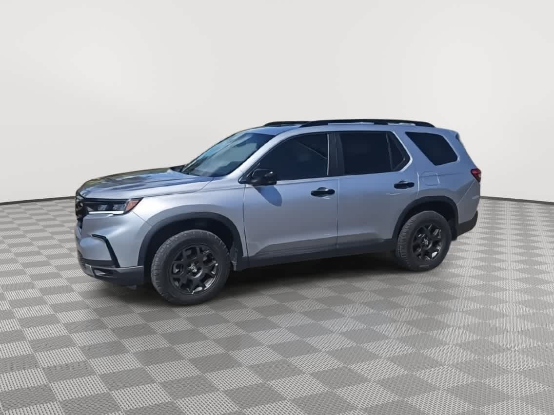 View vehicle photo 4