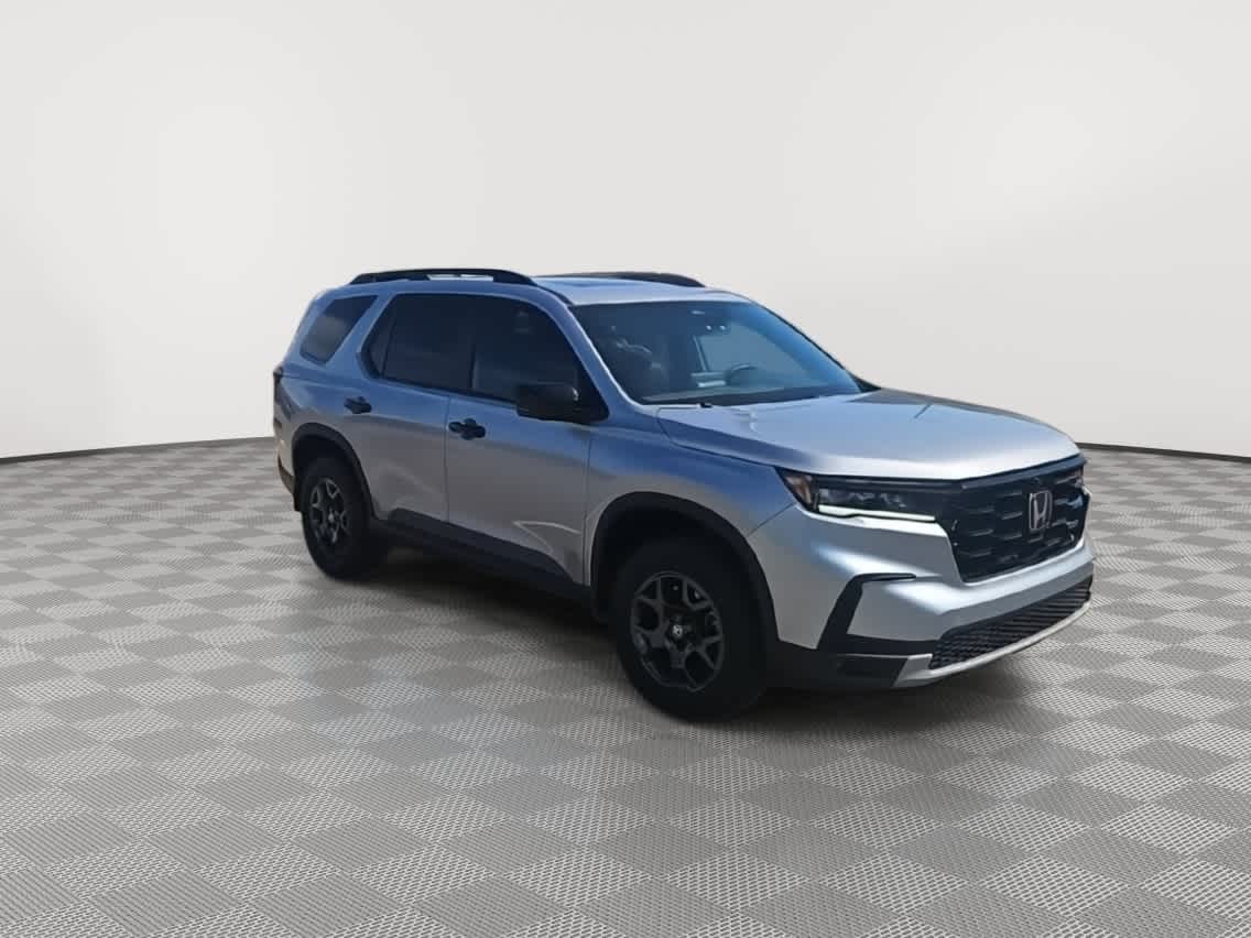 View vehicle photo 2
