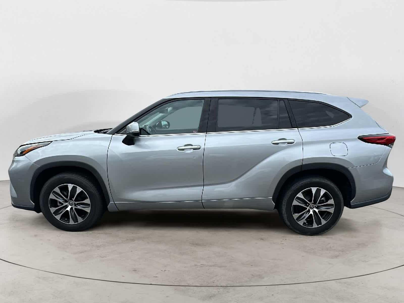 2021 Toyota Highlander XLE 2