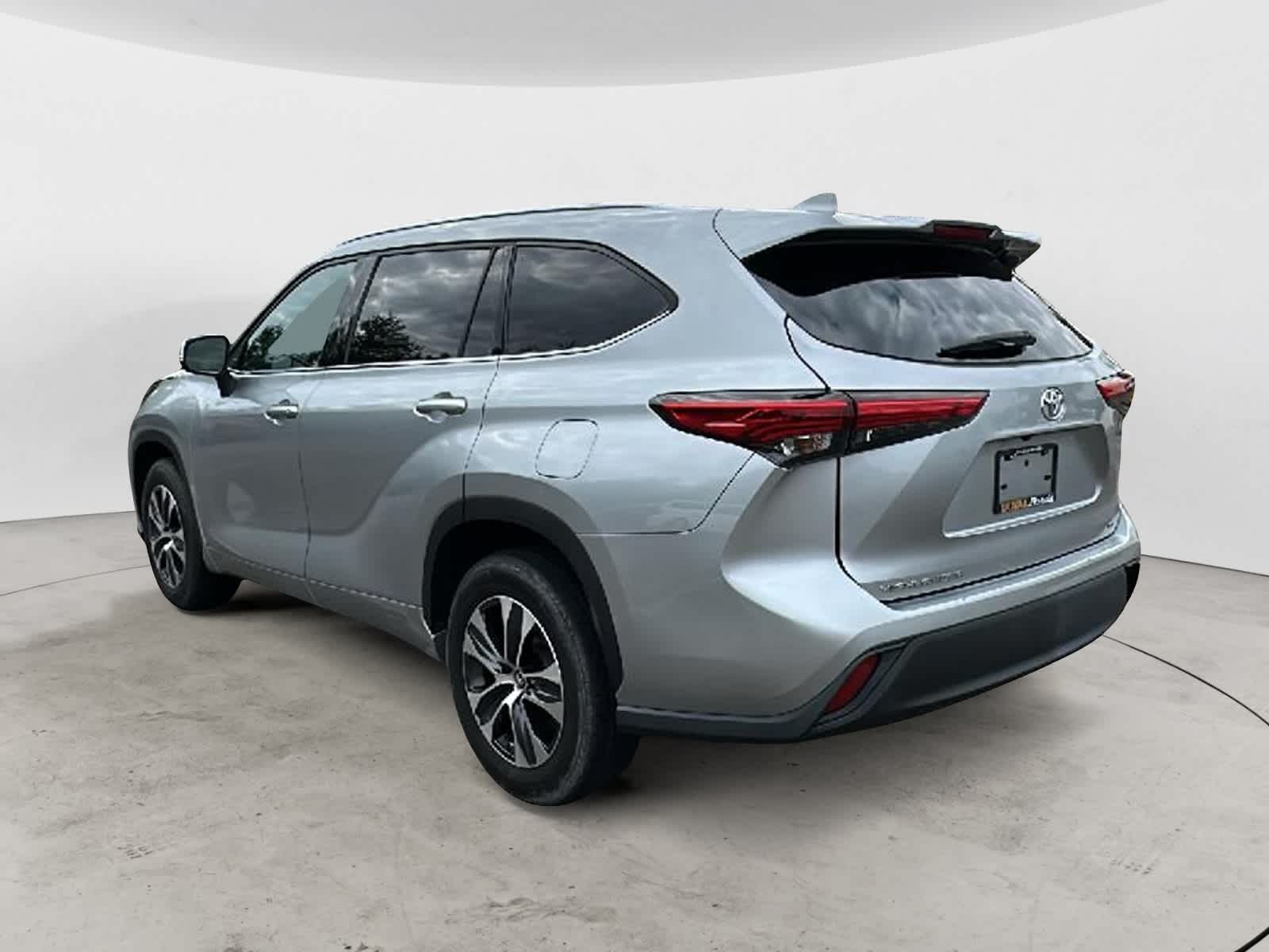 2021 Toyota Highlander XLE 3