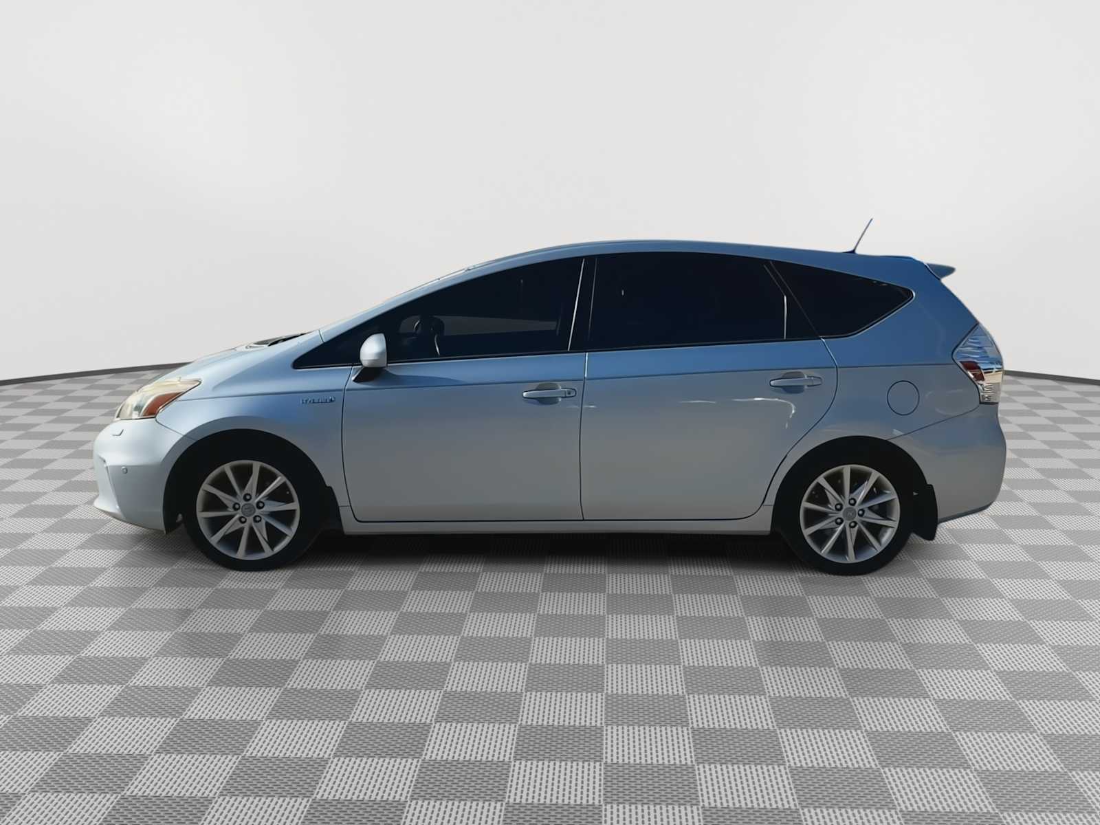 2013 Toyota Prius V Two 5