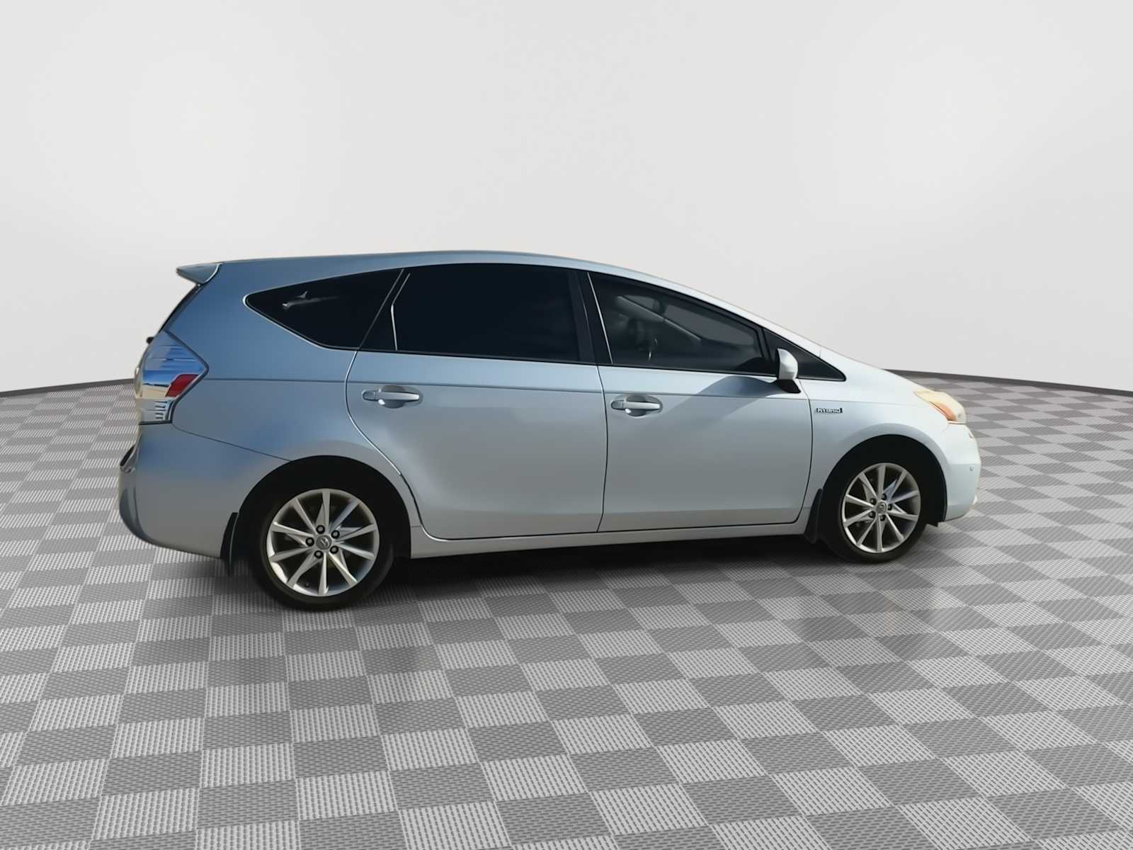 2013 Toyota Prius V Two 9