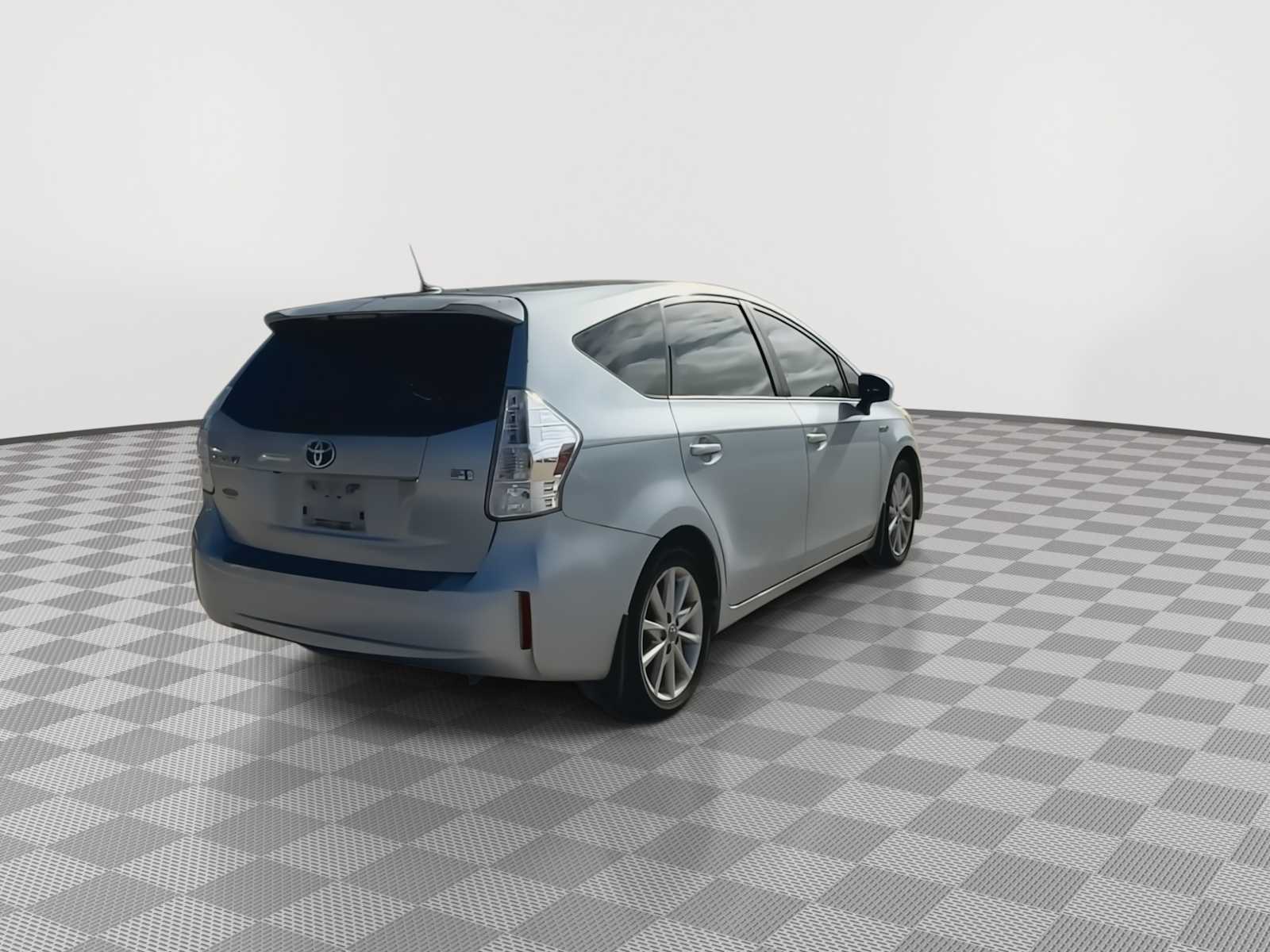 2013 Toyota Prius V Two 8