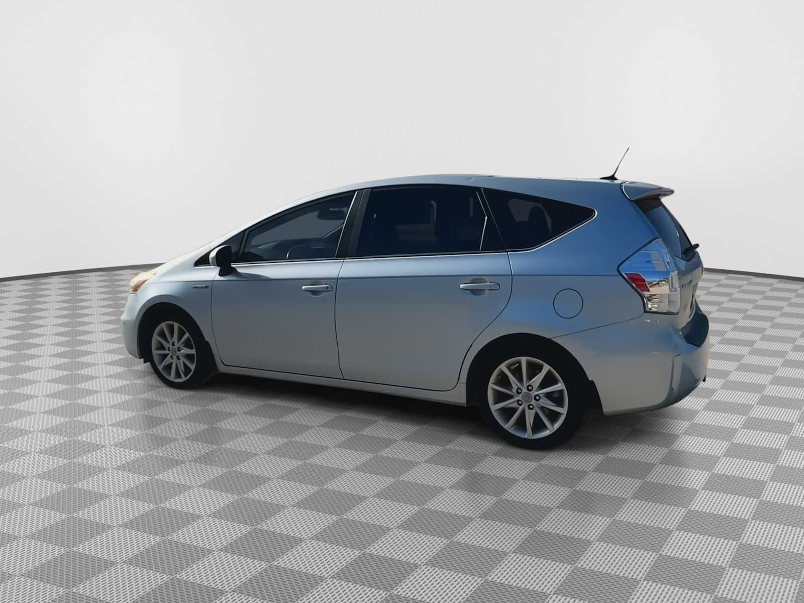 2013 Toyota Prius V Two 6