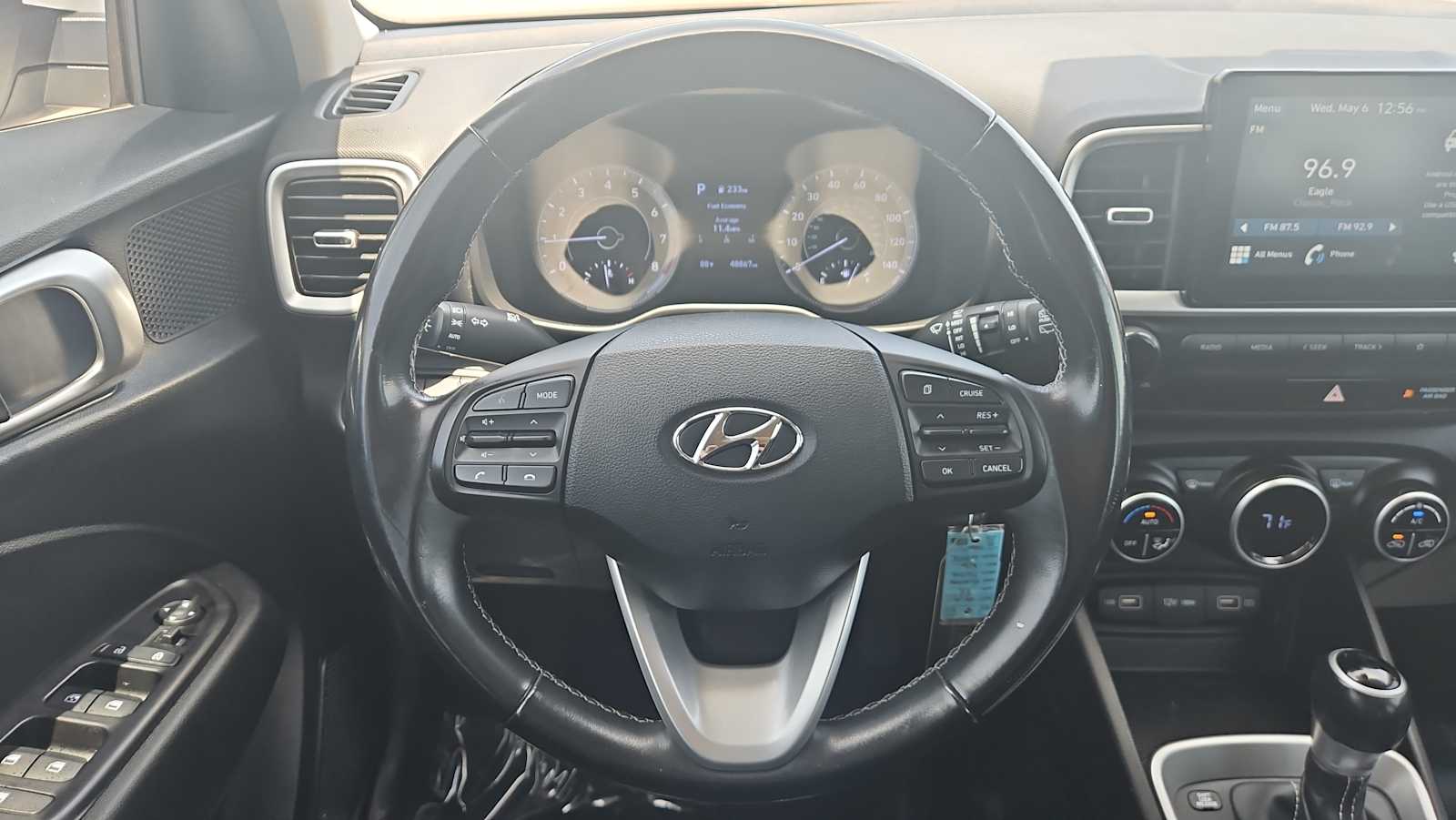 2022 Hyundai Venue SEL - Photo 11