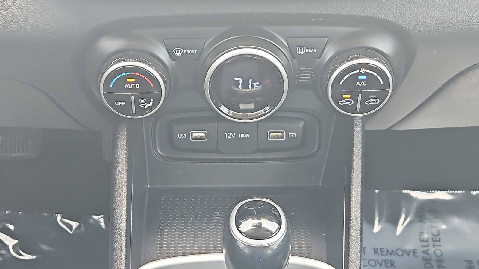 2022 Hyundai Venue SEL - Photo 17