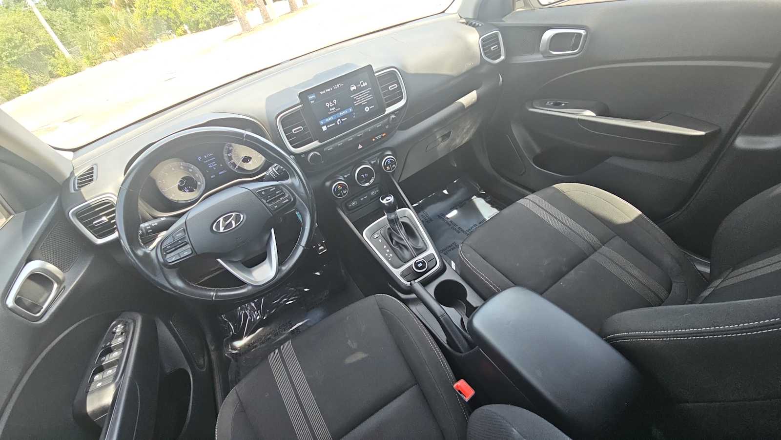 2022 Hyundai Venue SEL - Photo 23