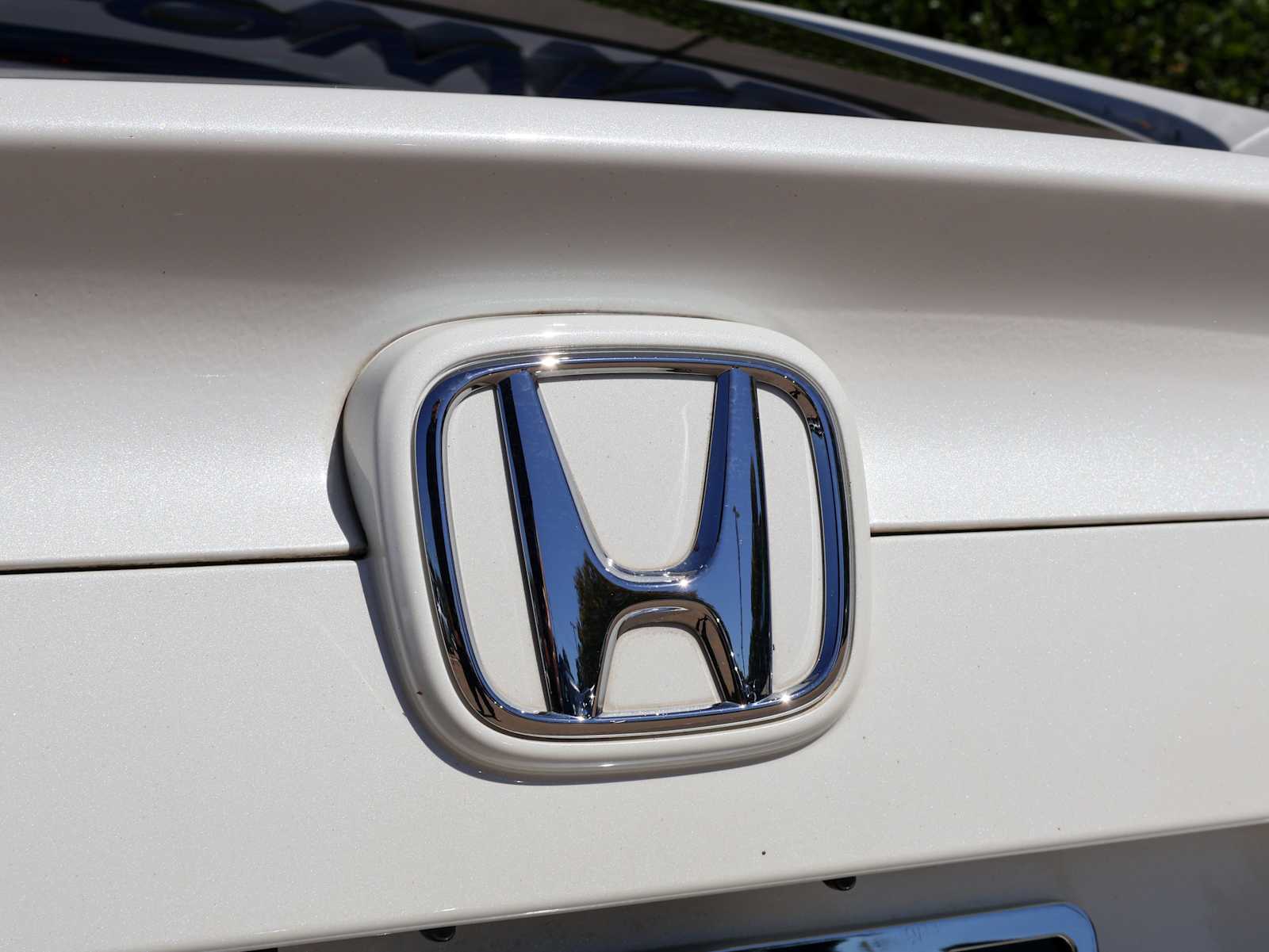 Used 2018 White Orchid Pearl Honda EX image 12
