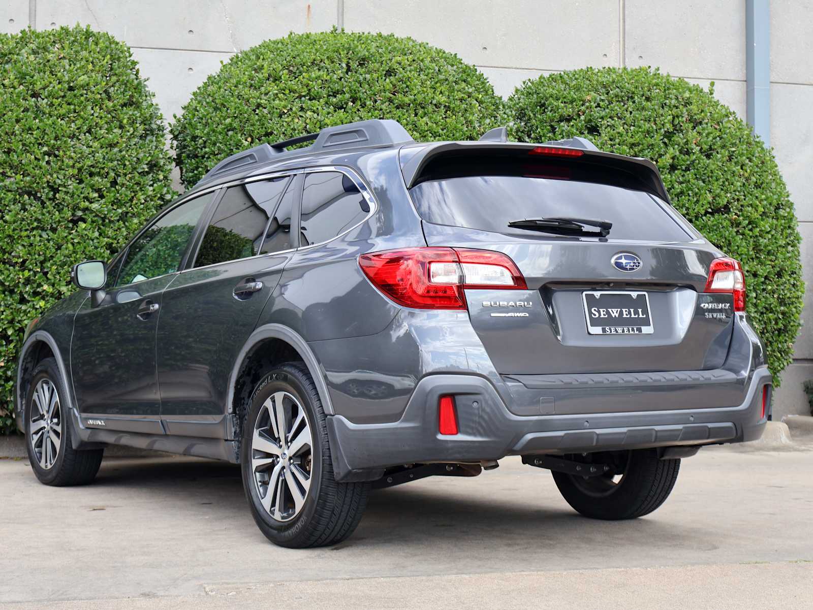Used 2019 Magnetite Gray Metallic Subaru Limited image 10