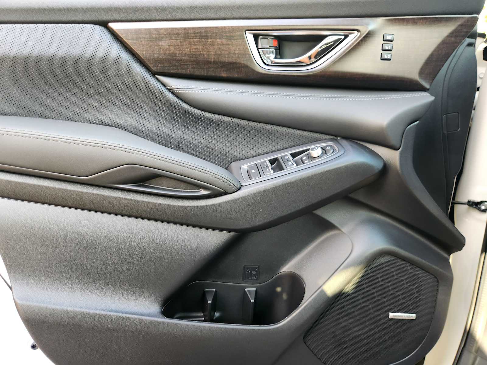 New 2027 Crystal White Pearl Subaru Touring image 16