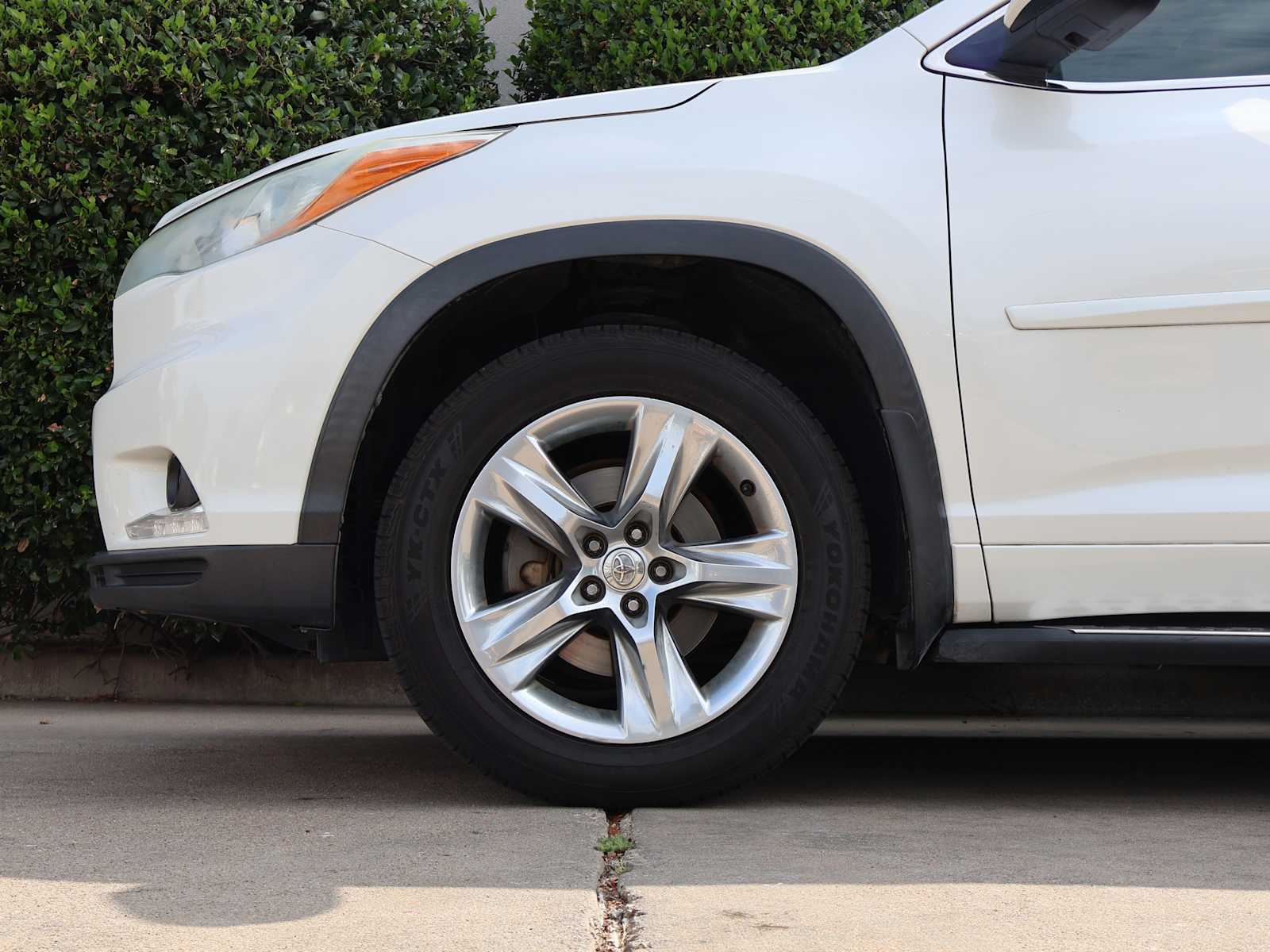Used 2014 Blizzard Pearl Toyota Limited image 6