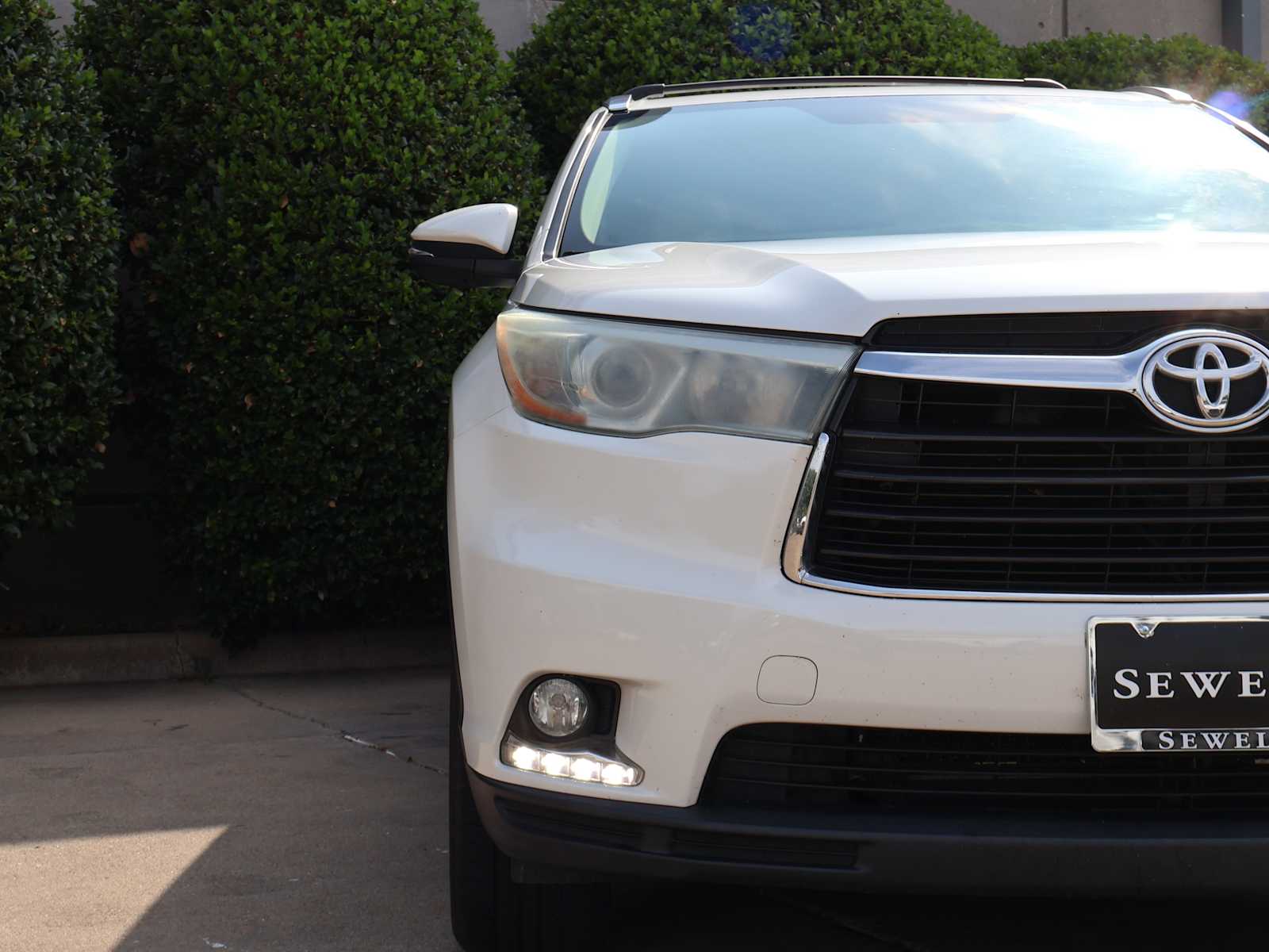 Used 2014 Blizzard Pearl Toyota Limited image 4