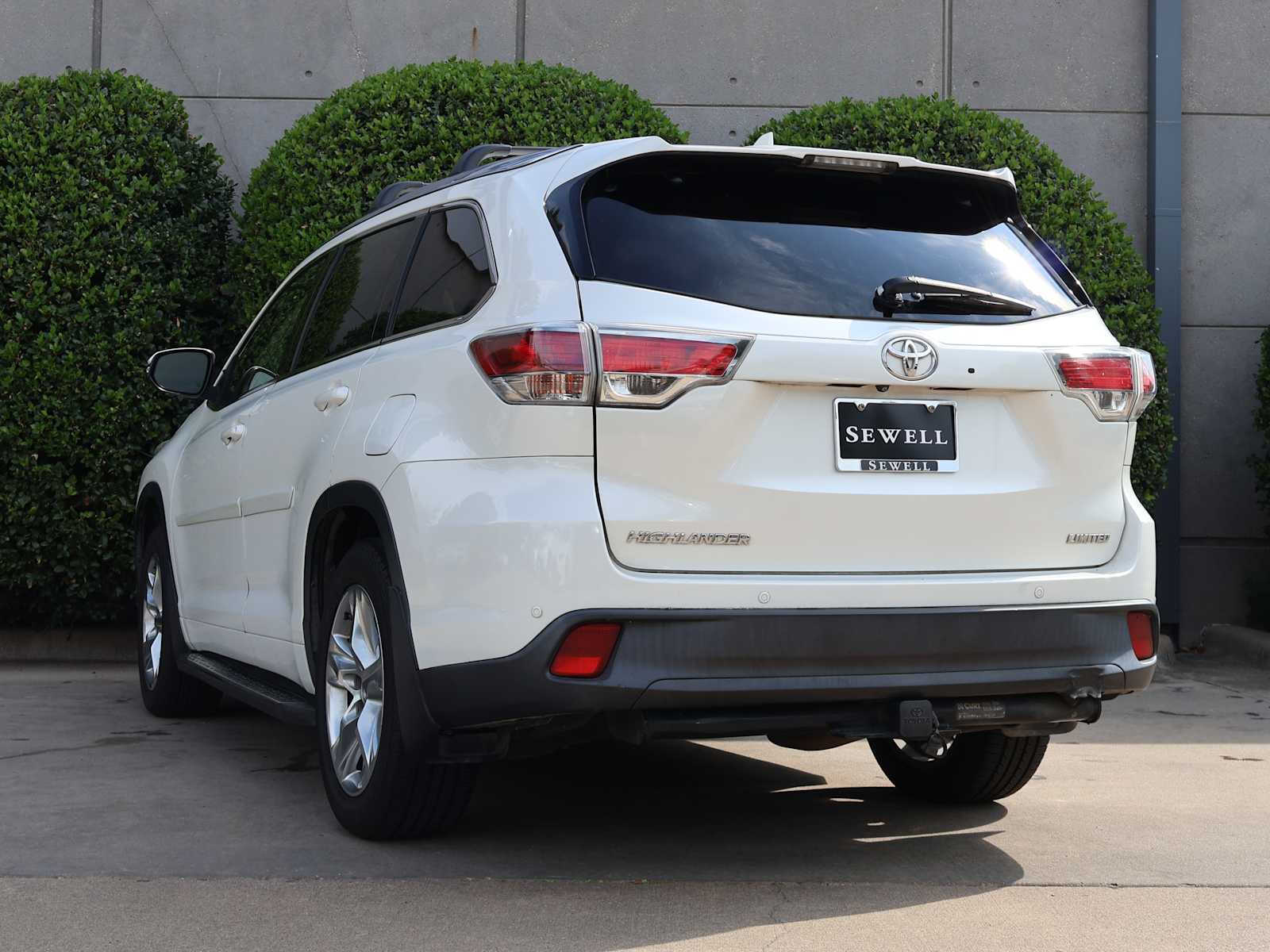 Used 2014 Blizzard Pearl Toyota Limited image 8