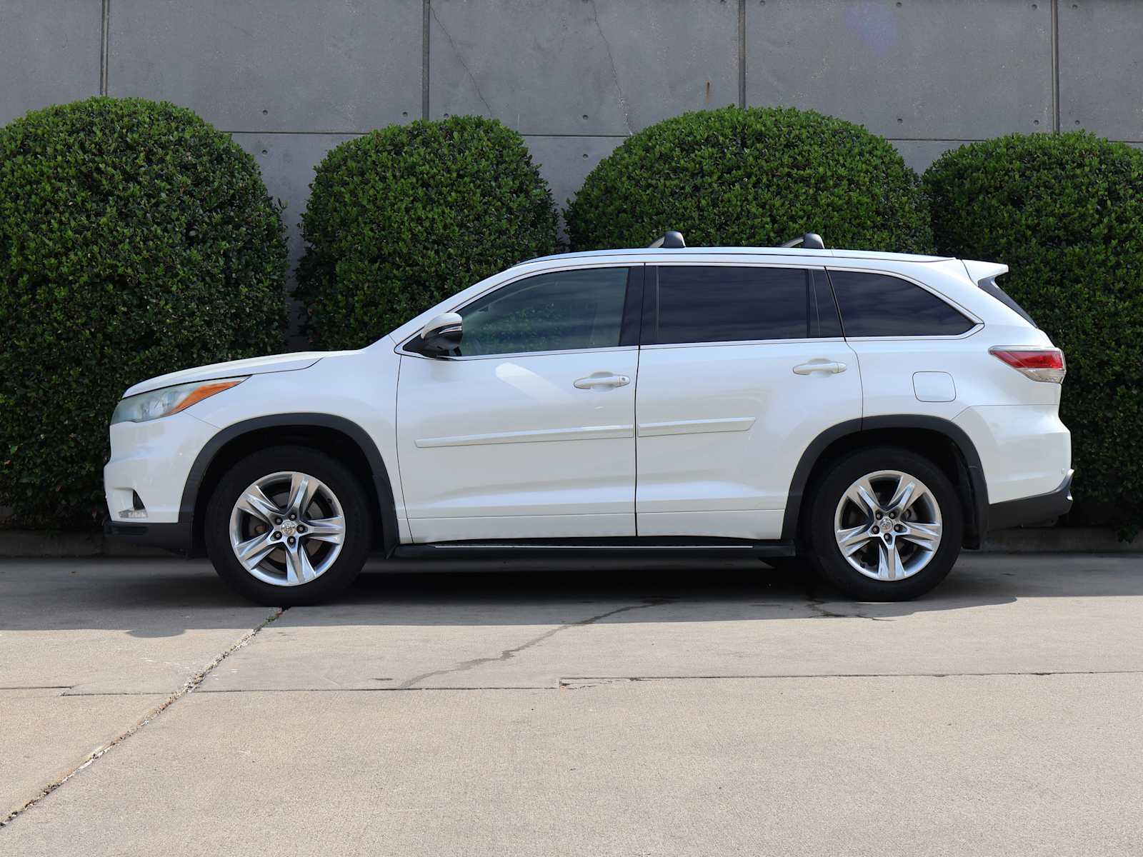 Used 2014 Blizzard Pearl Toyota Limited image 5