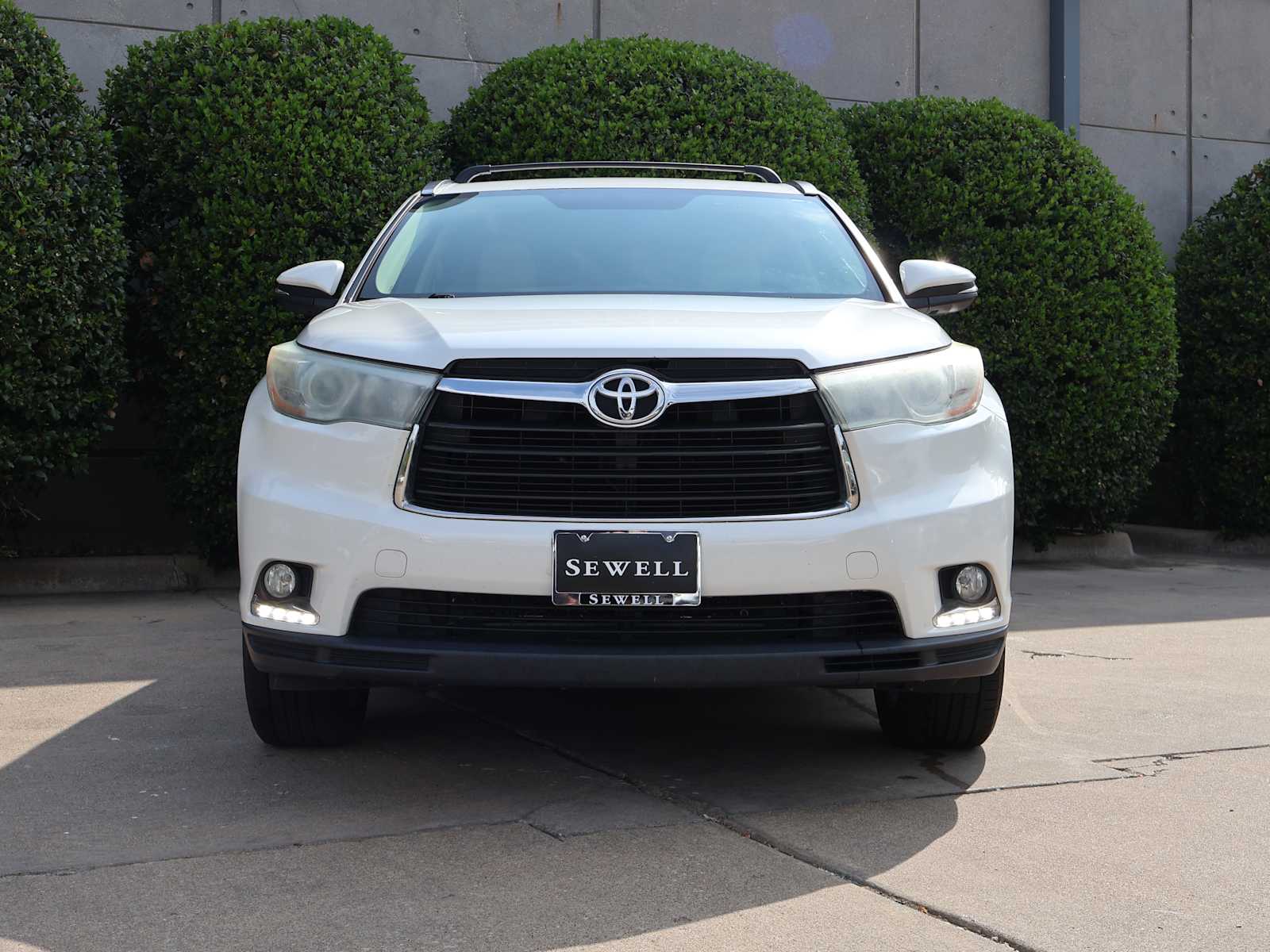 Used 2014 Blizzard Pearl Toyota Limited image 2
