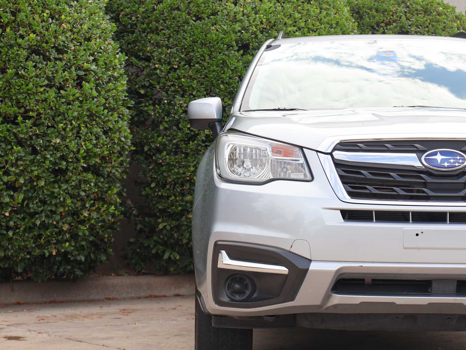 Used 2018 Ice Silver Metallic Subaru Premium image 4