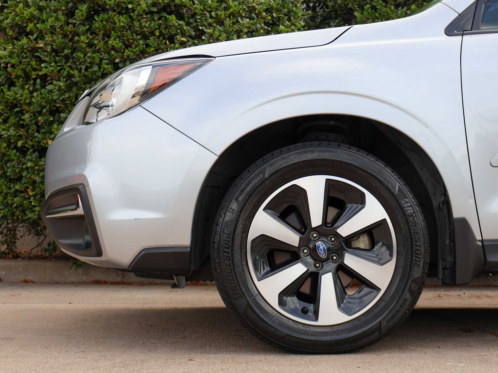Used 2018 Ice Silver Metallic Subaru Premium image 6