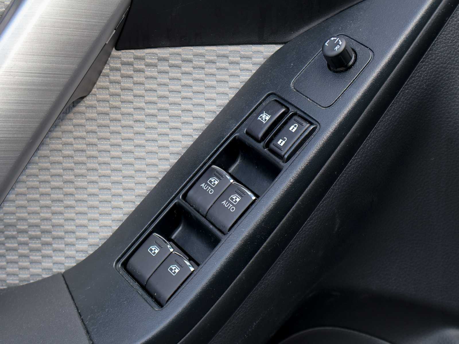 Used 2018 Ice Silver Metallic Subaru Premium image 14