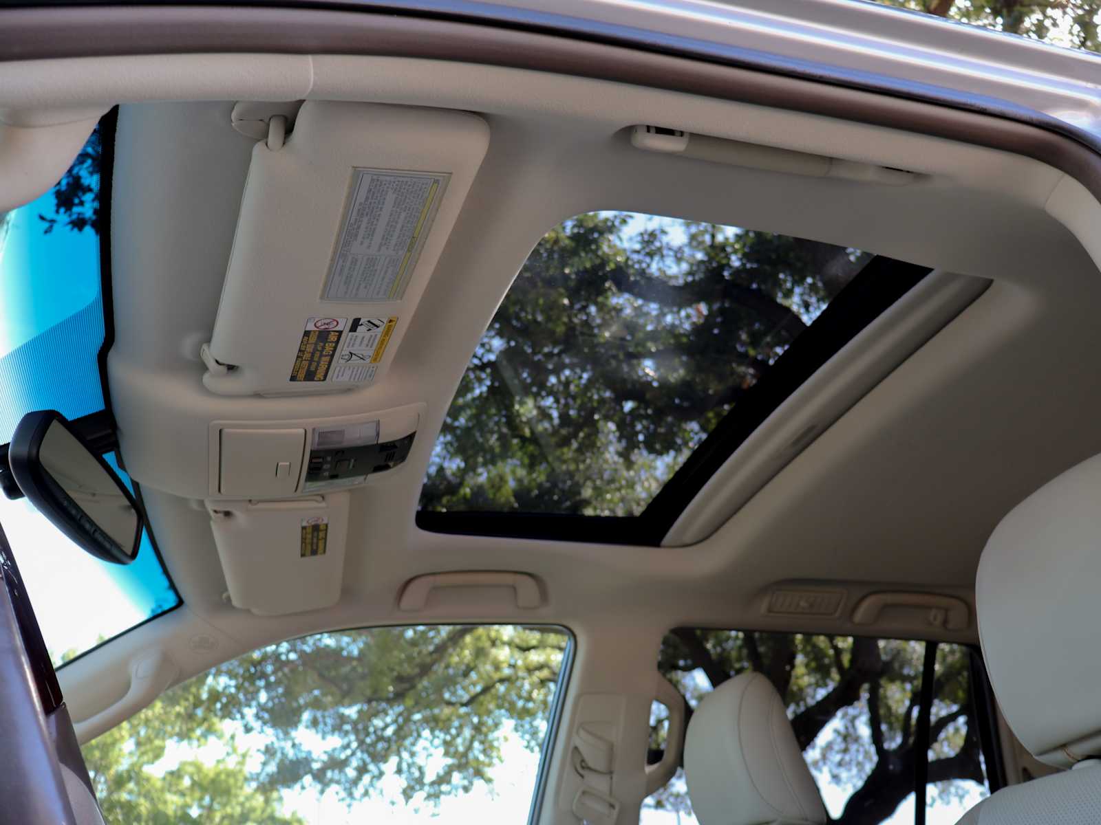 Used 2015 Silver Lining Metallic Lexus  image 23