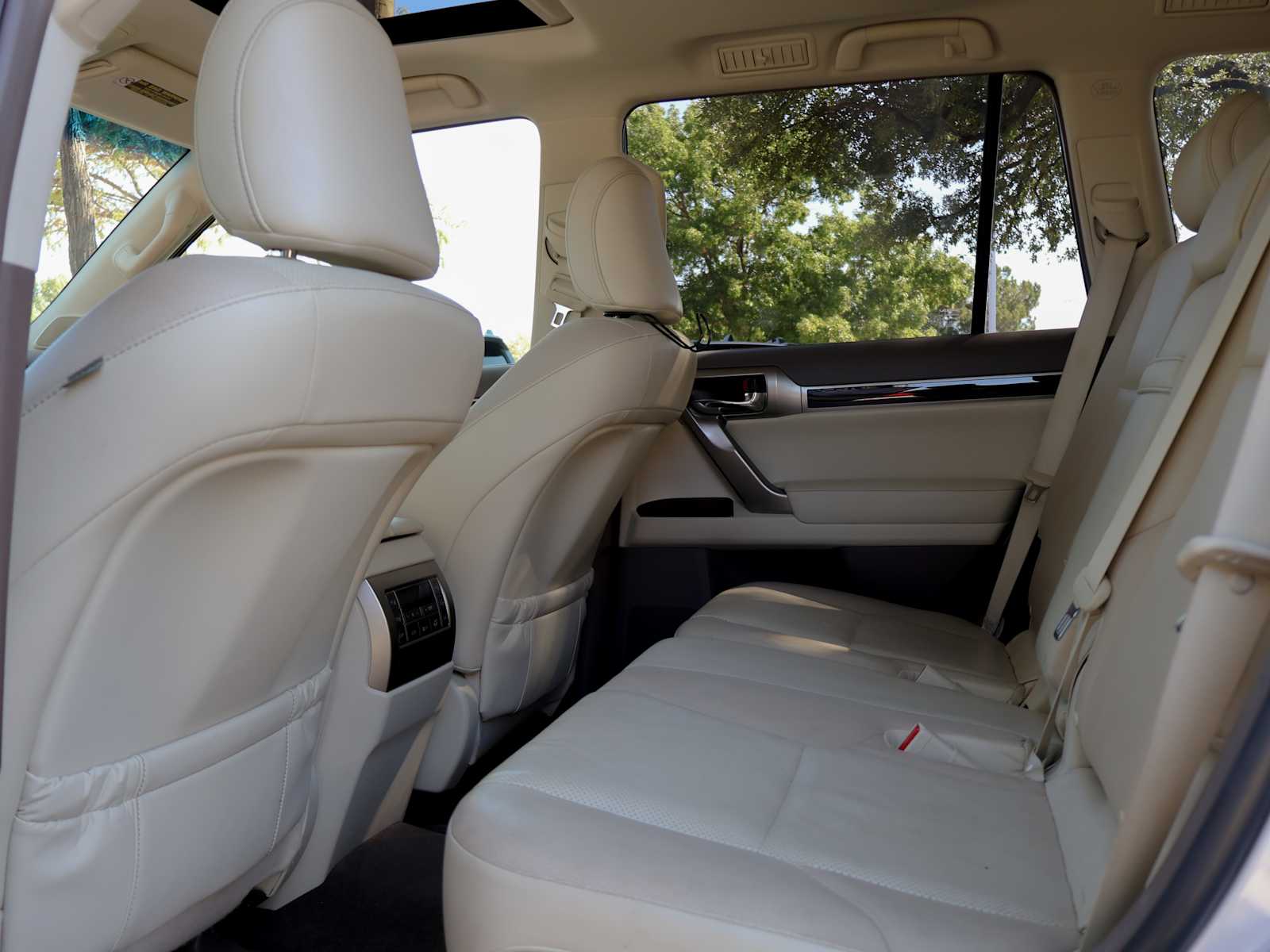 Used 2015 Silver Lining Metallic Lexus  image 24
