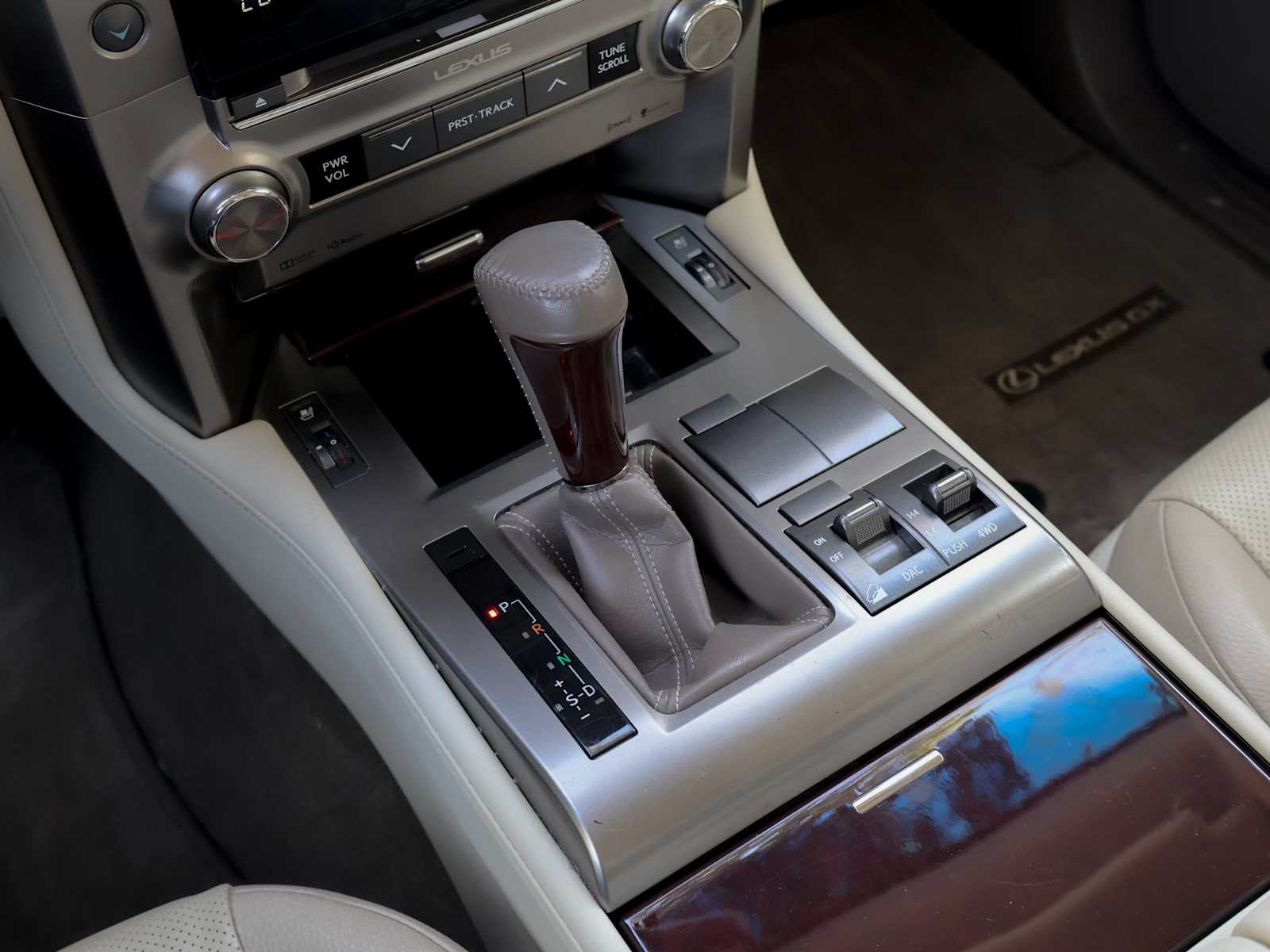Used 2015 Silver Lining Metallic Lexus  image 22