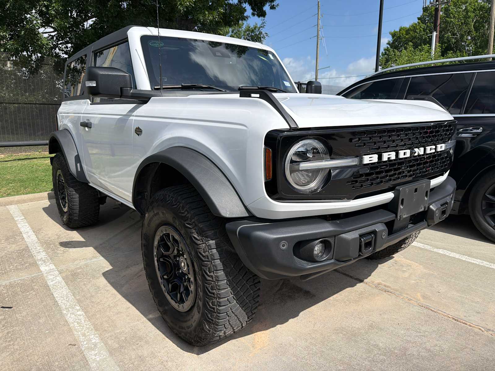 Used 2023 Oxford White Ford Wildtrak image 2
