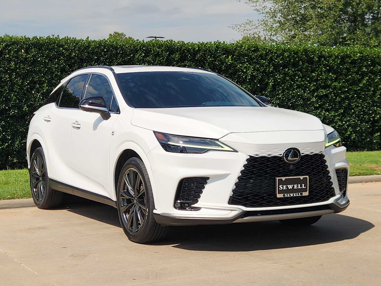 Used 2024 Ultra White Lexus F SPORT Handling image 3