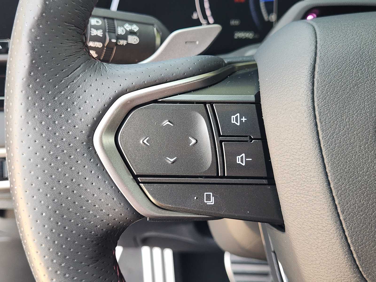 Used 2024 Ultra White Lexus F SPORT Handling image 26