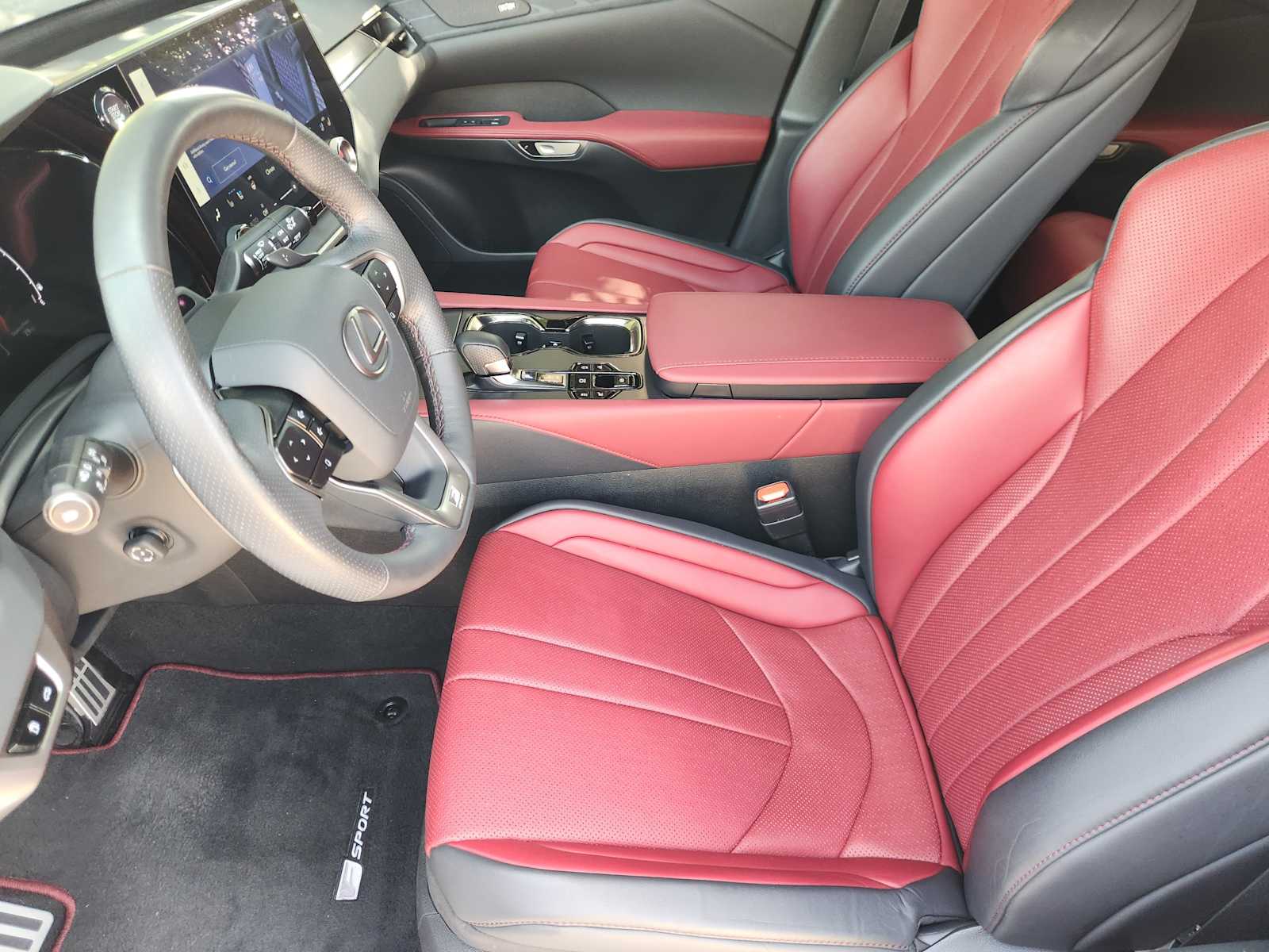 Used 2024 Ultra White Lexus F SPORT Handling image 11