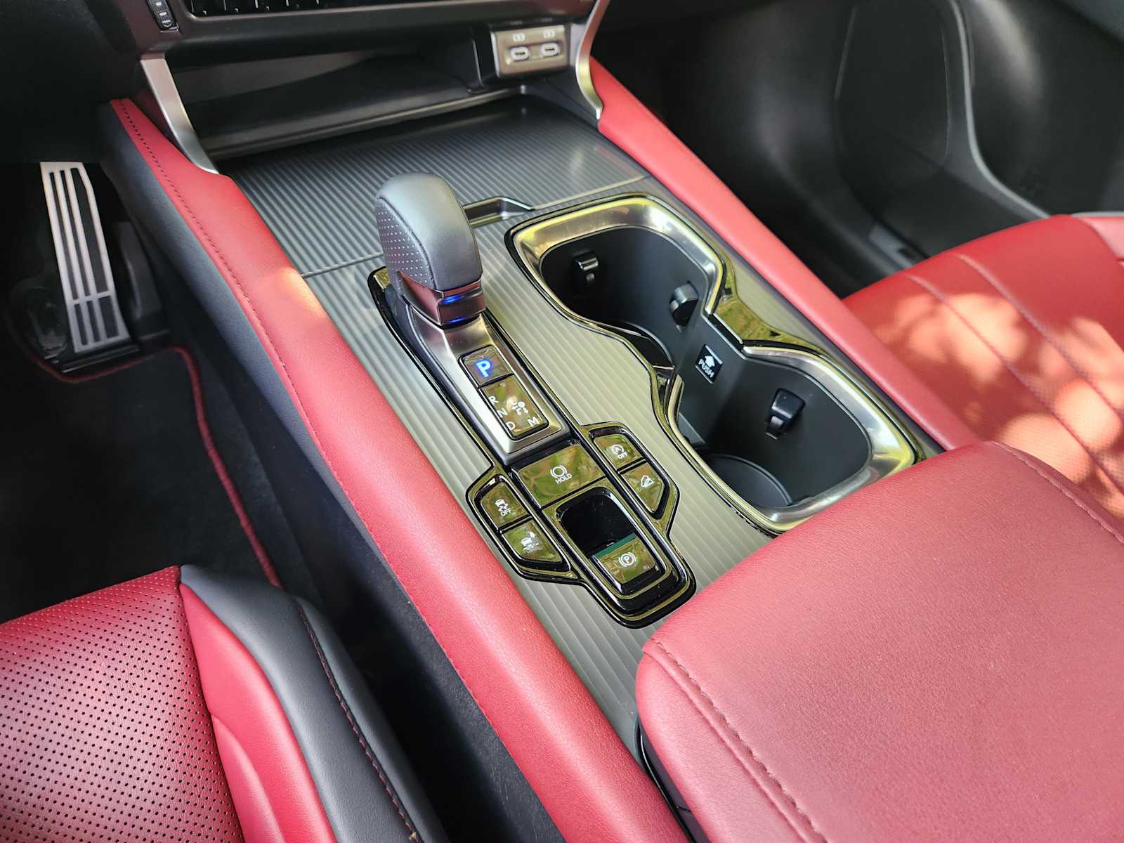 Used 2024 Ultra White Lexus F SPORT Handling image 17