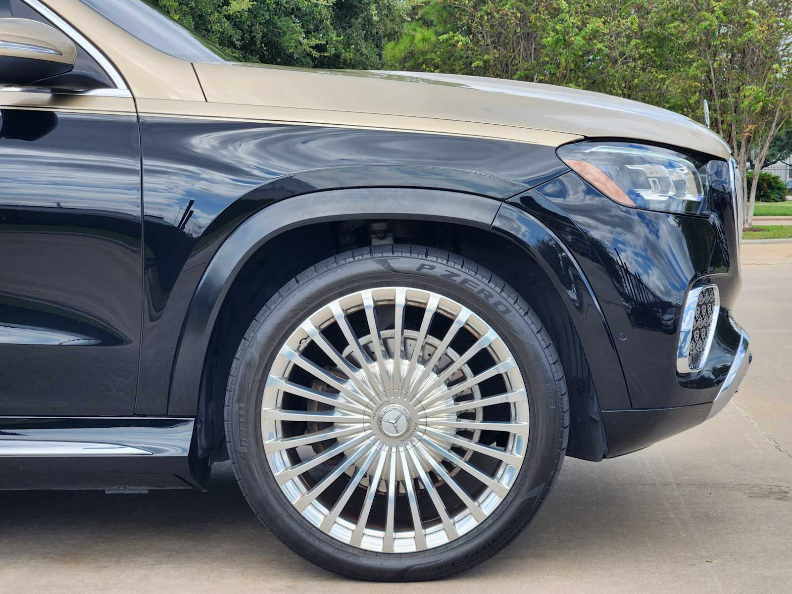 Certified Used 2024 Obsidian Black Metallic Mercedes-Benz Maybach GLS 600 image 7