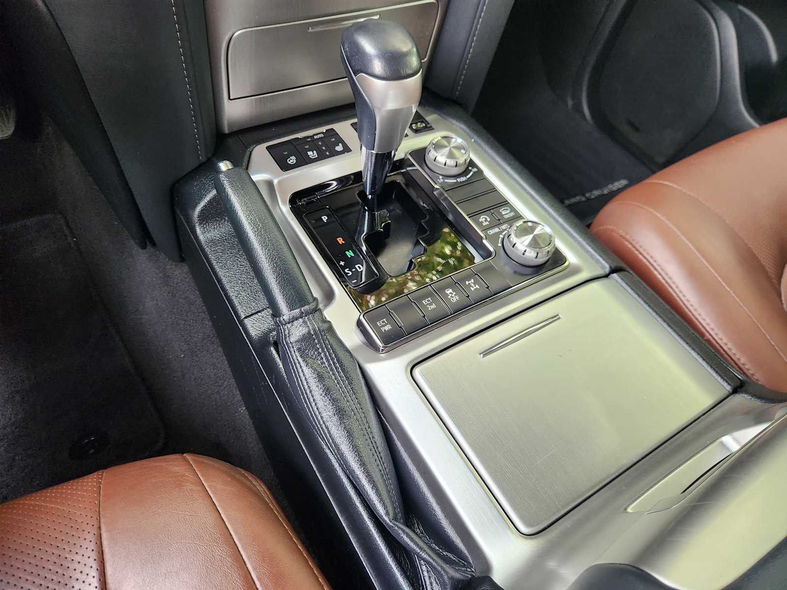 Used 2020 Blizzard Pearl Toyota  image 18